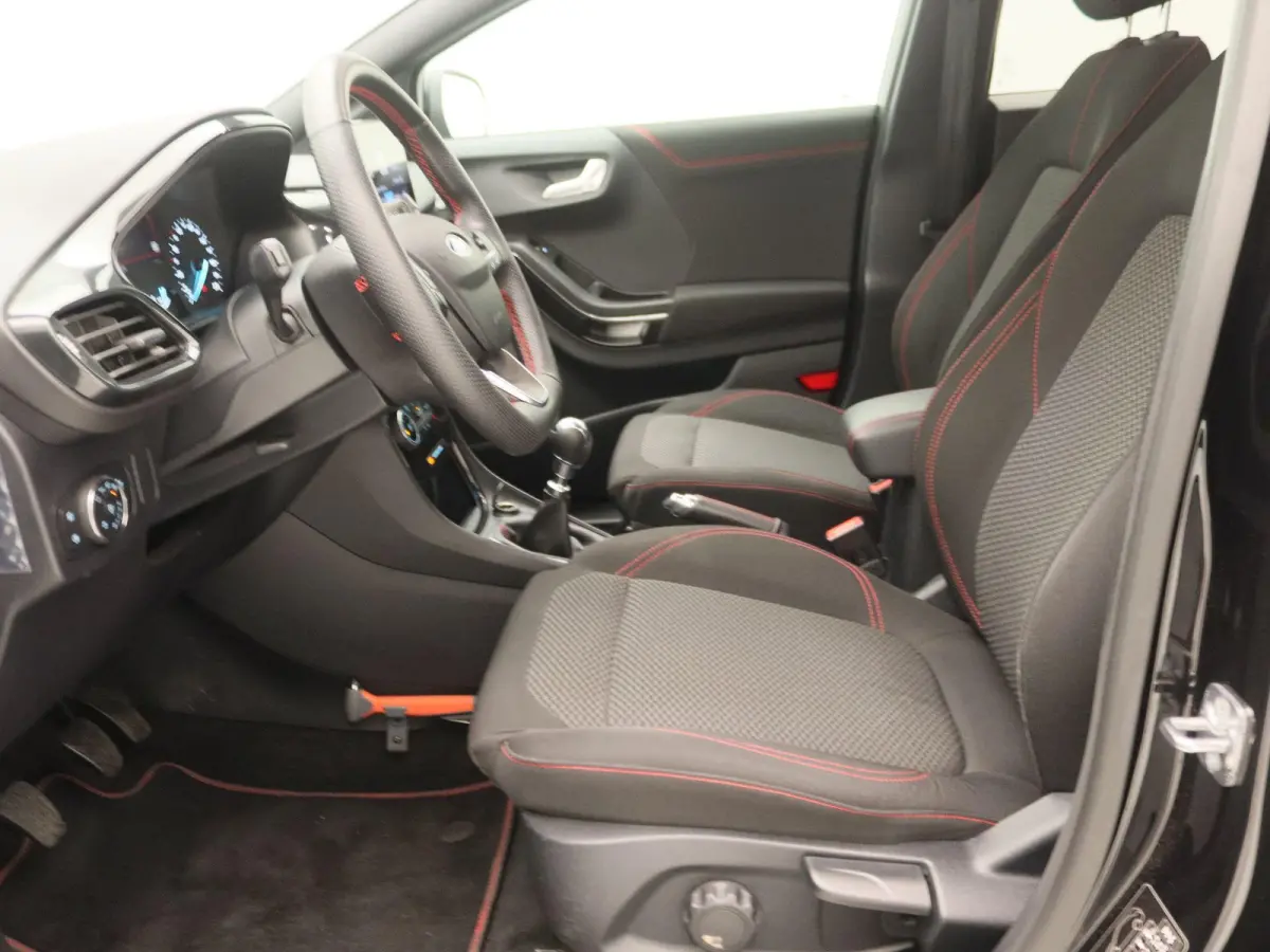 1.0 EcoBoost Titanium | Apple Carplay/Android Auto | Camera | Winter Pakket | Led Verlichting |