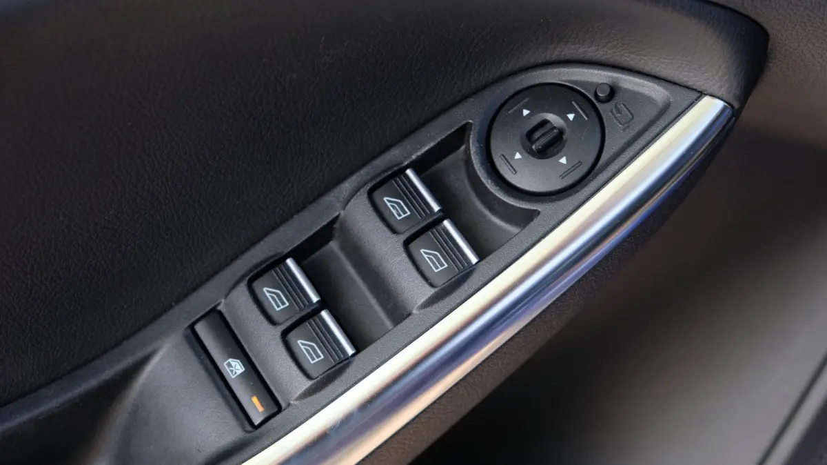 2.0 ST-3 250PK NAVI RS XENON