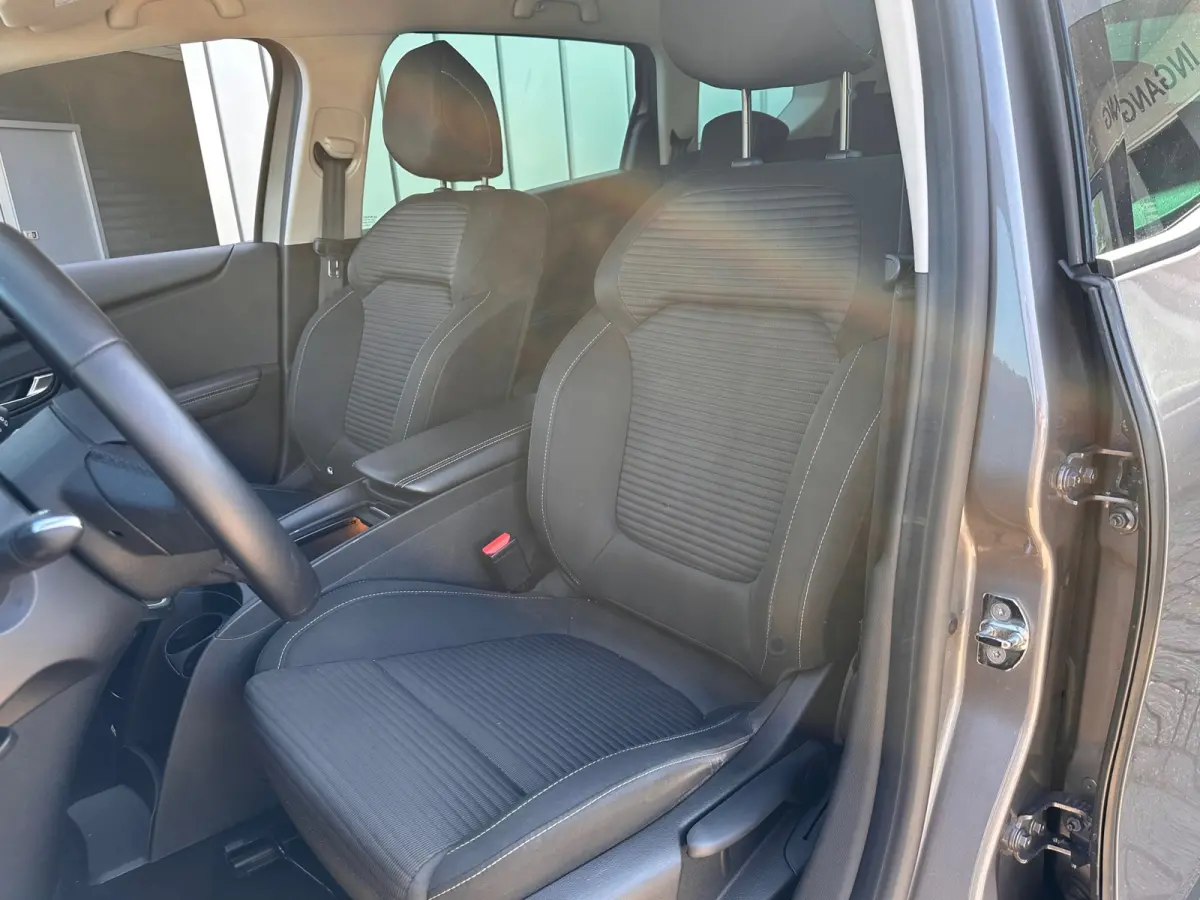 Renault Grand Scénic TCe 140 EDC equilibre 7 STOELEN