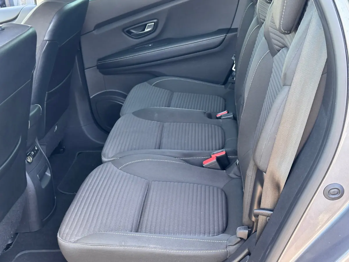 Renault Grand Scénic TCe 140 EDC equilibre 7 STOELEN