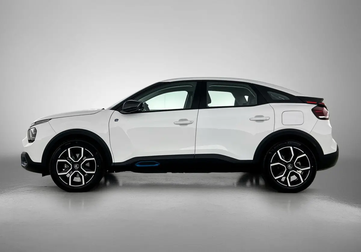 Feel Edition 50 kWh | Automaat | Head-up display | Camera | Navigatie | Parkeersensoren | Climate control | Cruise control | Lane assist |