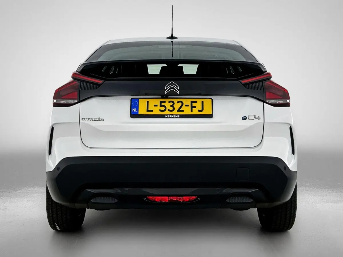 Feel Edition 50 kWh | Automaat | Head-up display | Camera | Navigatie | Parkeersensoren | Climate control | Cruise control | Lane assist |