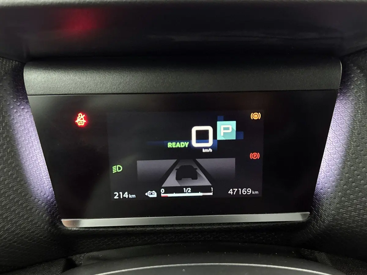 Feel Edition 50 kWh | Automaat | Head-up display | Camera | Navigatie | Parkeersensoren | Climate control | Cruise control | Lane assist |