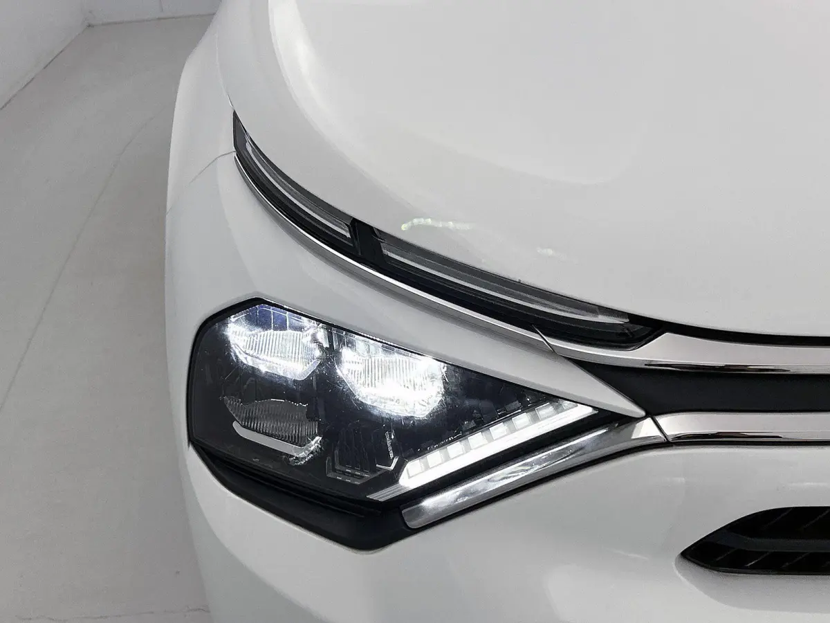 Feel Edition 50 kWh | Automaat | Head-up display | Camera | Navigatie | Parkeersensoren | Climate control | Cruise control | Lane assist |