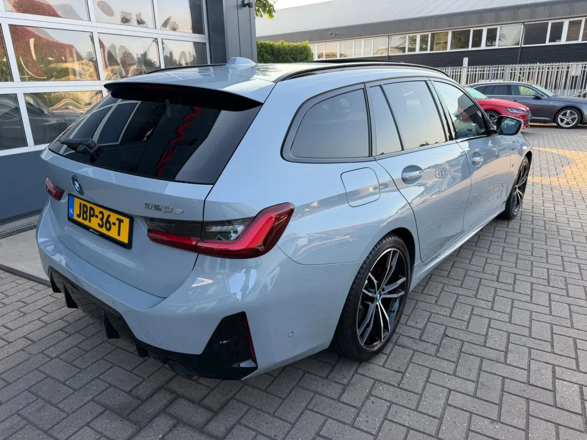 320e M-Sport Performance / Pano / Hud / 360 Cam / H&K / Full Black .