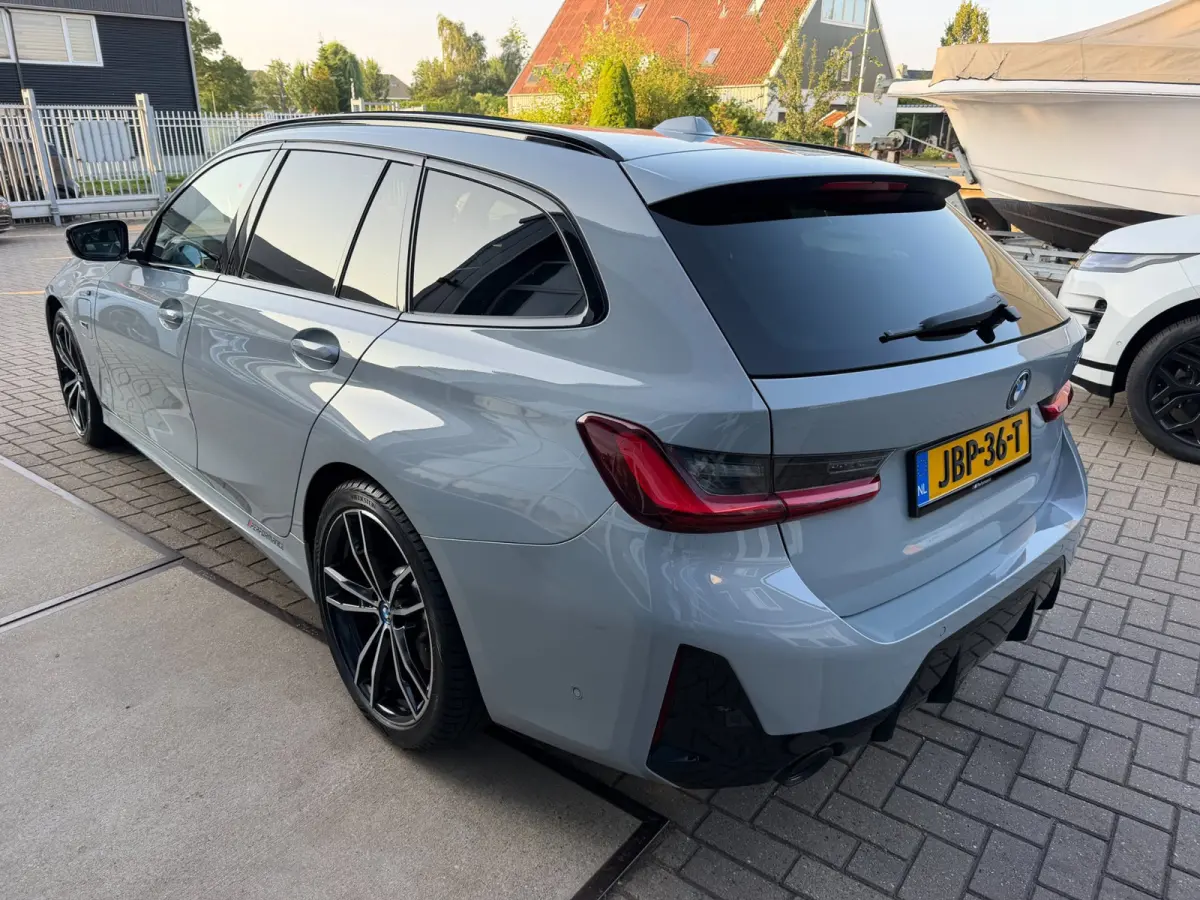 320e M-Sport Performance / Pano / Hud / 360 Cam / H&K / Full Black .