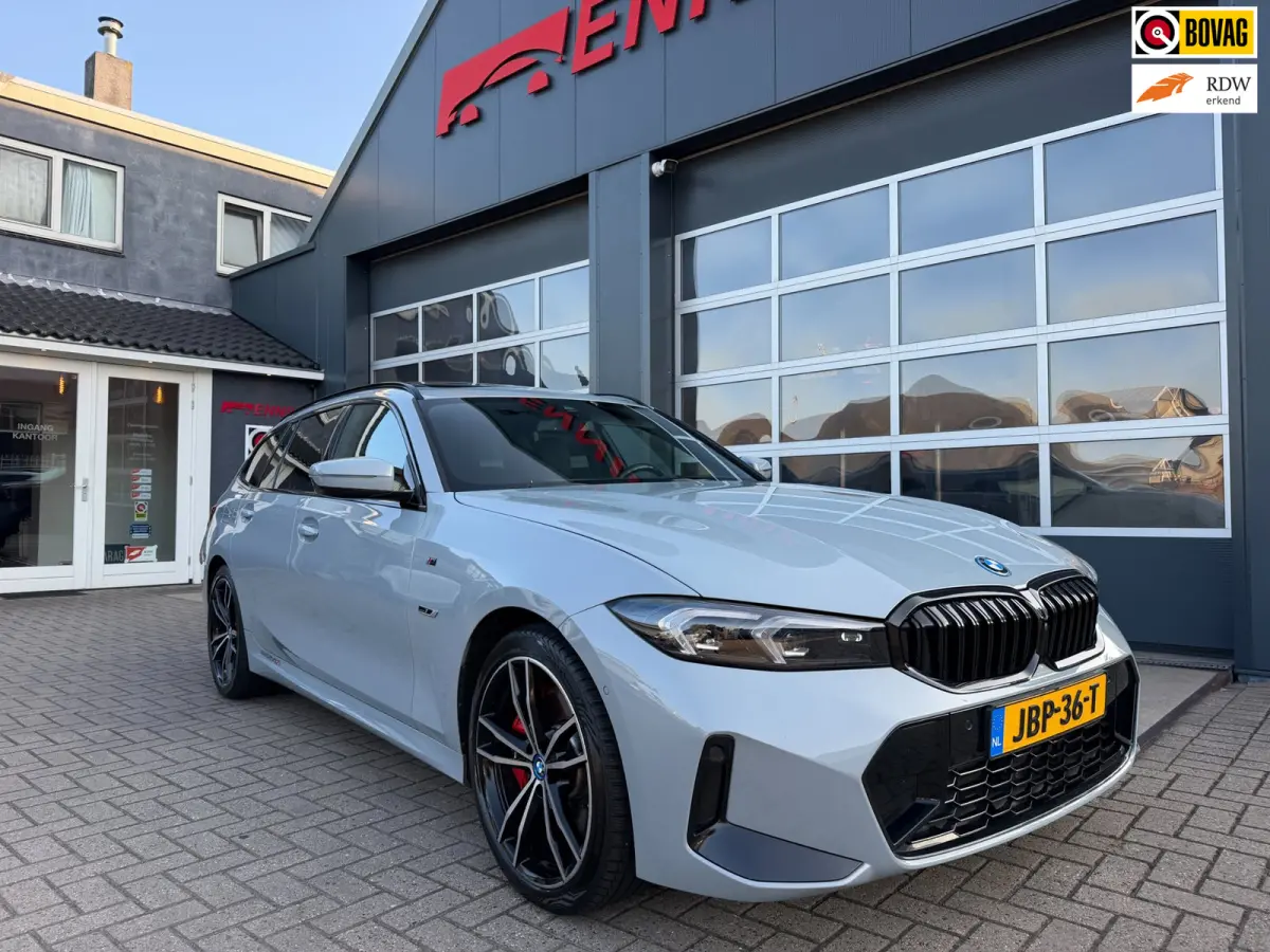 320e M-Sport Performance / Pano / Hud / 360 Cam / H&K / Full Black .