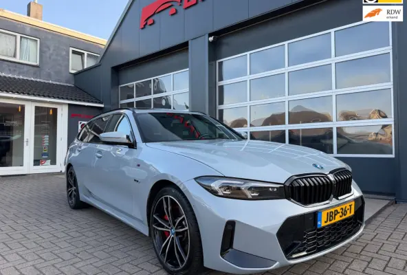 320e M-Sport Performance / Pano / Hud / 360 Cam / H&K / Full Black .
