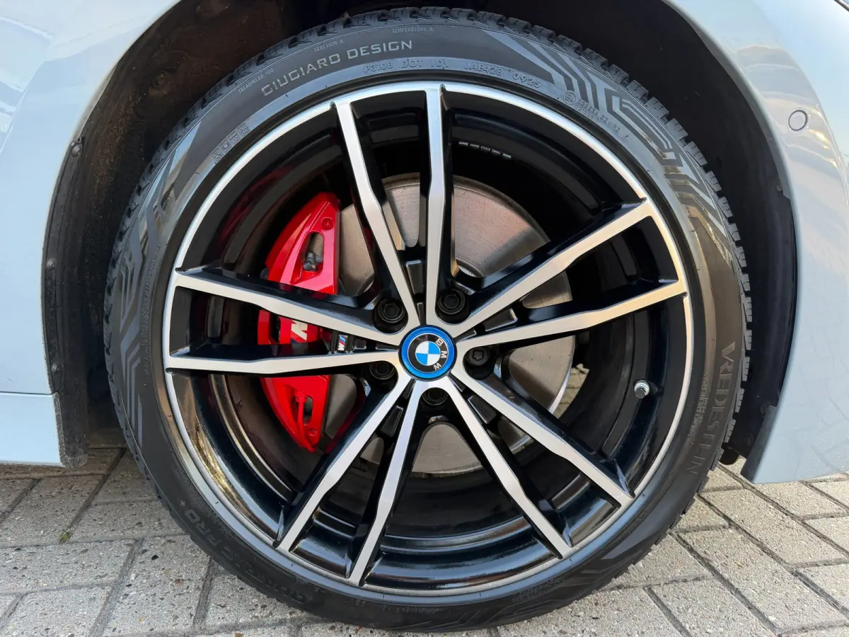 320e M-Sport Performance / Pano / Hud / 360 Cam / H&K / Full Black .