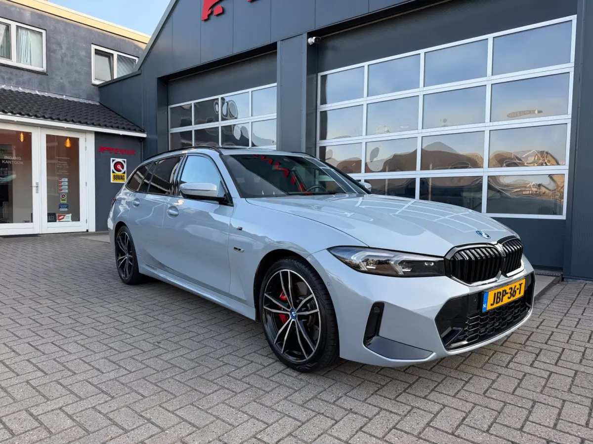 320e M-Sport Performance / Pano / Hud / 360 Cam / H&K / Full Black .