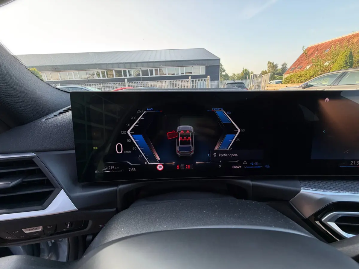 320e M-Sport Performance / Pano / Hud / 360 Cam / H&K / Full Black .