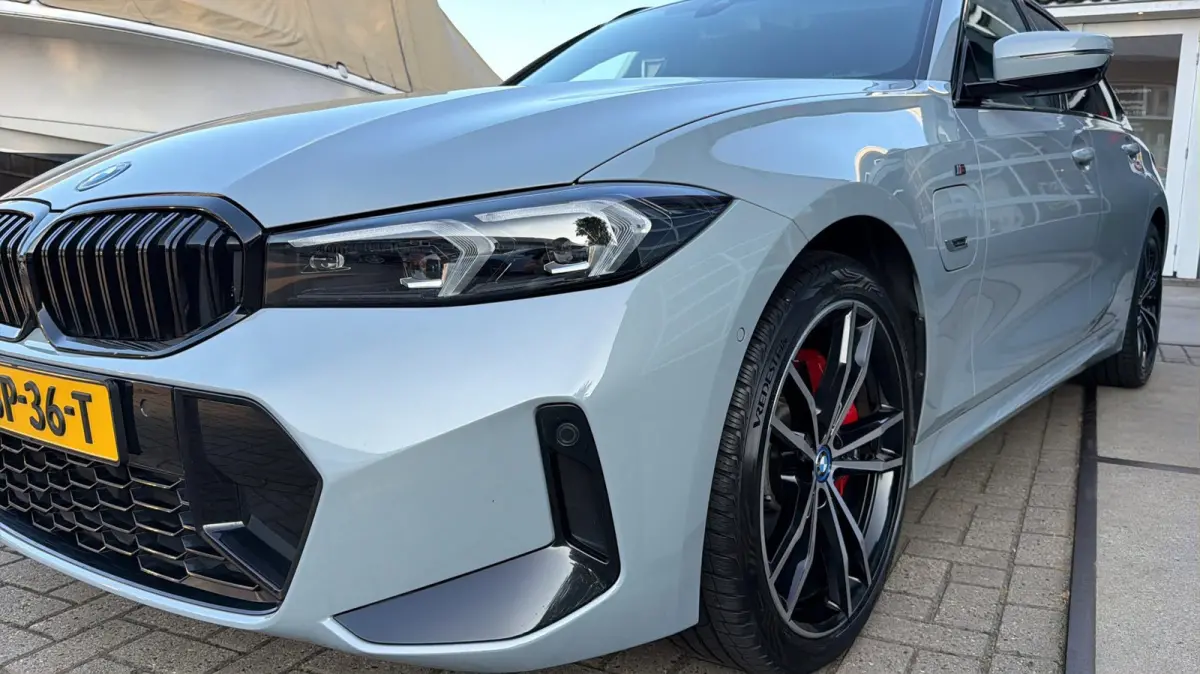 320e M-Sport Performance / Pano / Hud / 360 Cam / H&K / Full Black .