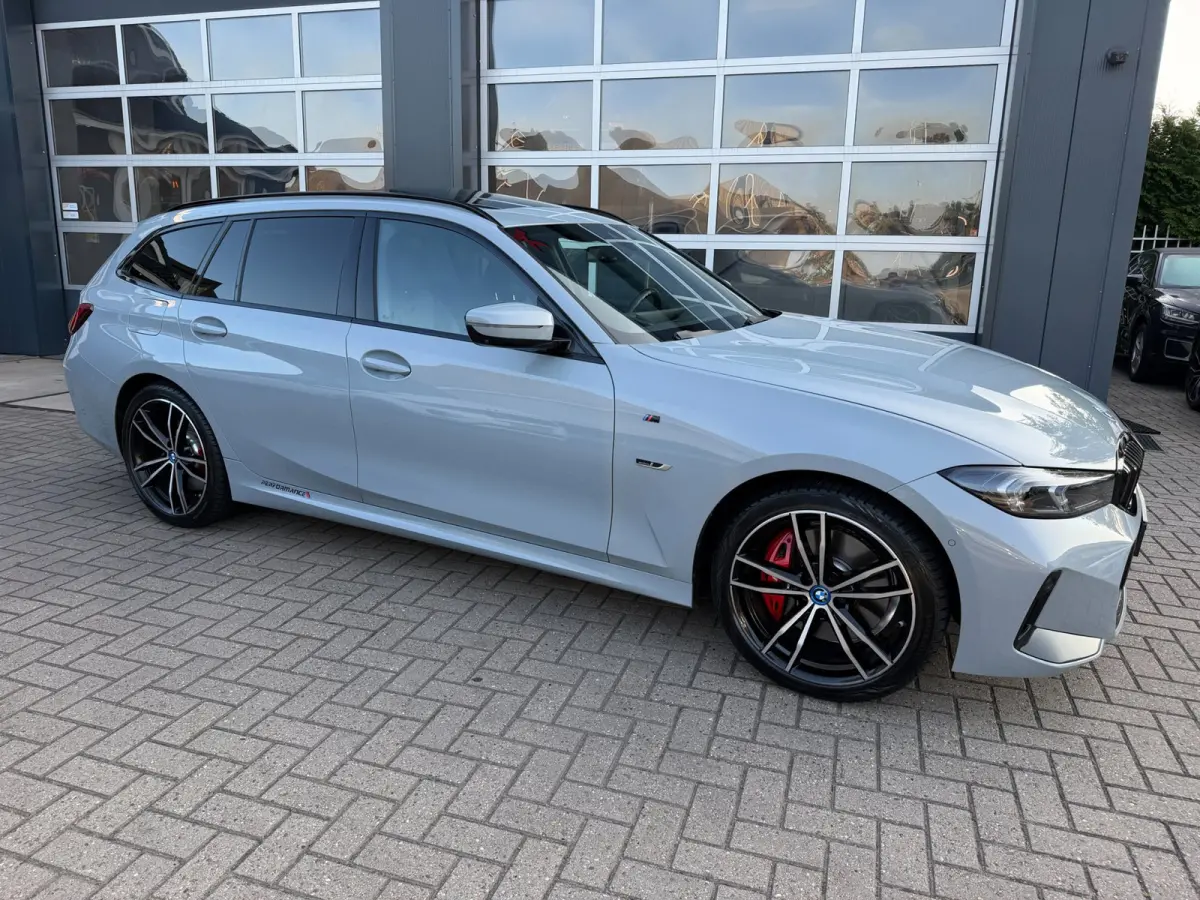 320e M-Sport Performance / Pano / Hud / 360 Cam / H&K / Full Black .