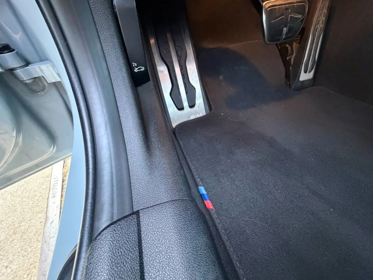 320e M-Sport Performance / Pano / Hud / 360 Cam / H&K / Full Black .
