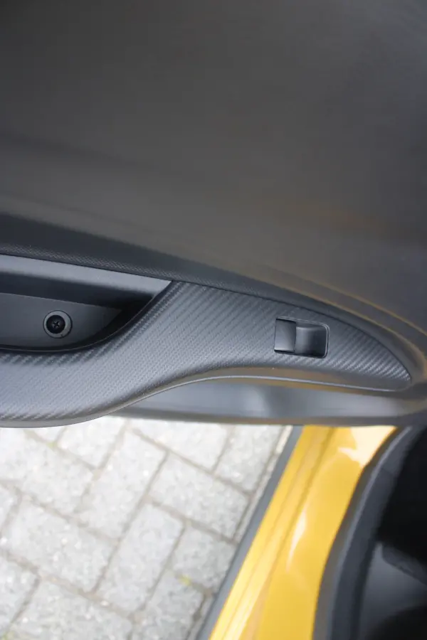 1.2 Instyle | Parkeersensoren voor- en achter | Stoelverwarming | Achteruitrijcamera | Achterbank in delen neerklapbaar | Achterspoiler | Achteruitrijcamera