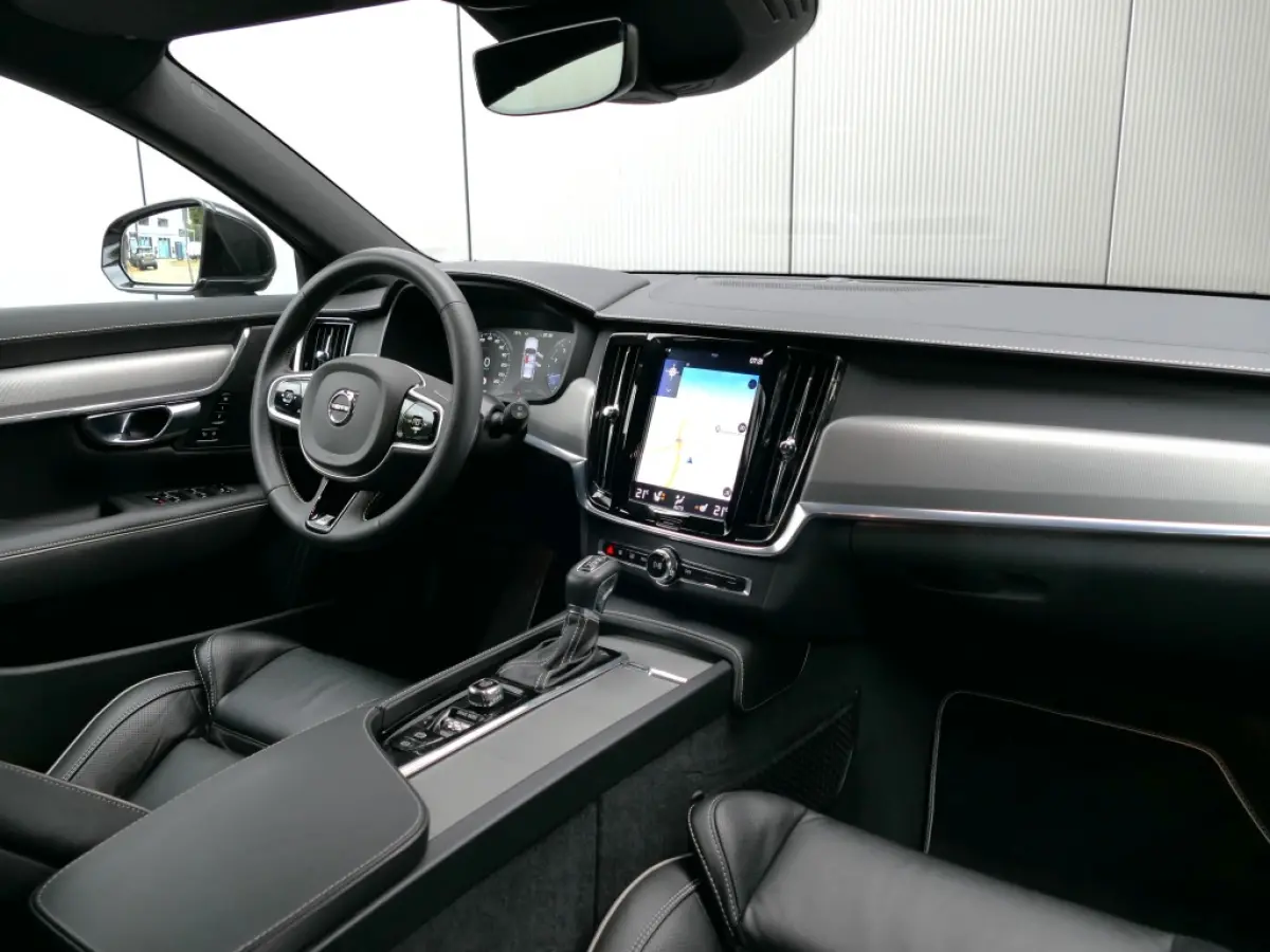 T4 Business Sport 12 MND garantie Harman Kardon / Trekhaak / DAB+ / Standkachel /