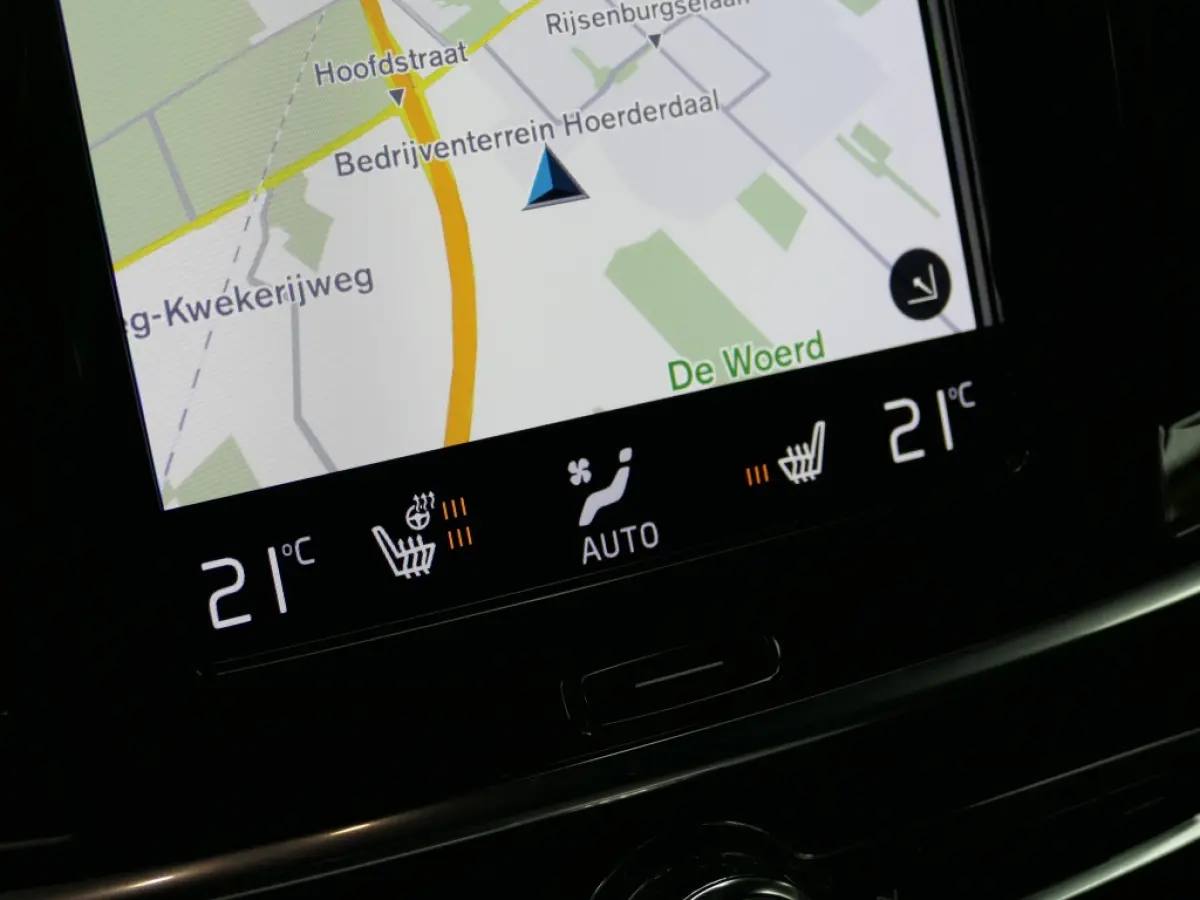 T4 Business Sport 12 MND garantie Harman Kardon / Trekhaak / DAB+ / Standkachel /