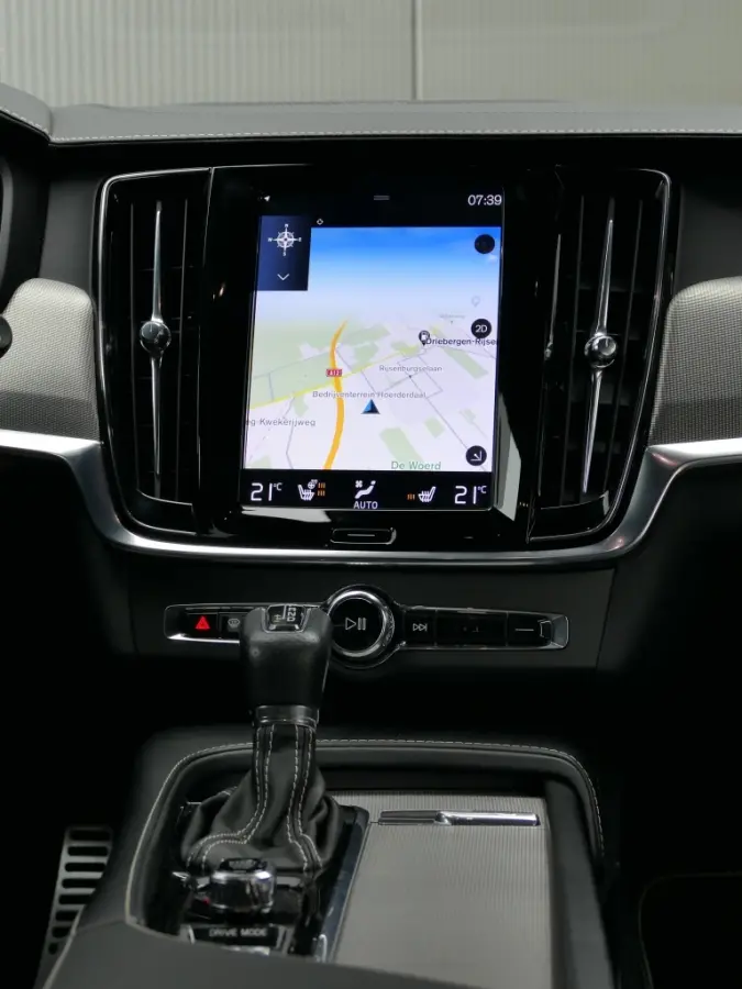 T4 Business Sport 12 MND garantie Harman Kardon / Trekhaak / DAB+ / Standkachel /