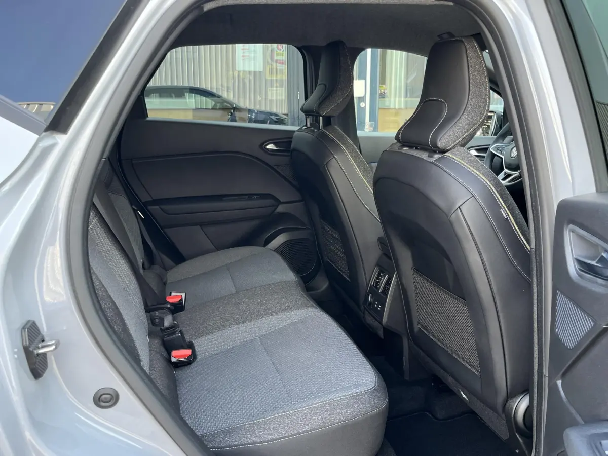1.3 mild hybrid 160 techno | Navi/Clima/Adapt.Cruise/Camera/18"/Stoel+Stuurverw./Sfeerverl./Apple CarPlay-Android Auto