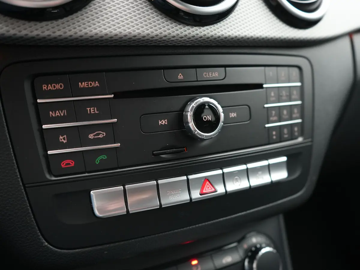 180 123pk Dealer O.H | Trekhaak | Camera | Cruise Control | Led Koplampen | Navigatie | Lederen Sportstoelen | 17"L.M |