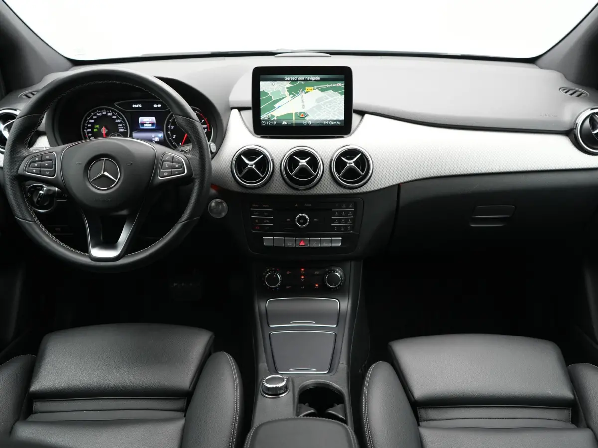180 123pk Dealer O.H | Trekhaak | Camera | Cruise Control | Led Koplampen | Navigatie | Lederen Sportstoelen | 17"L.M |