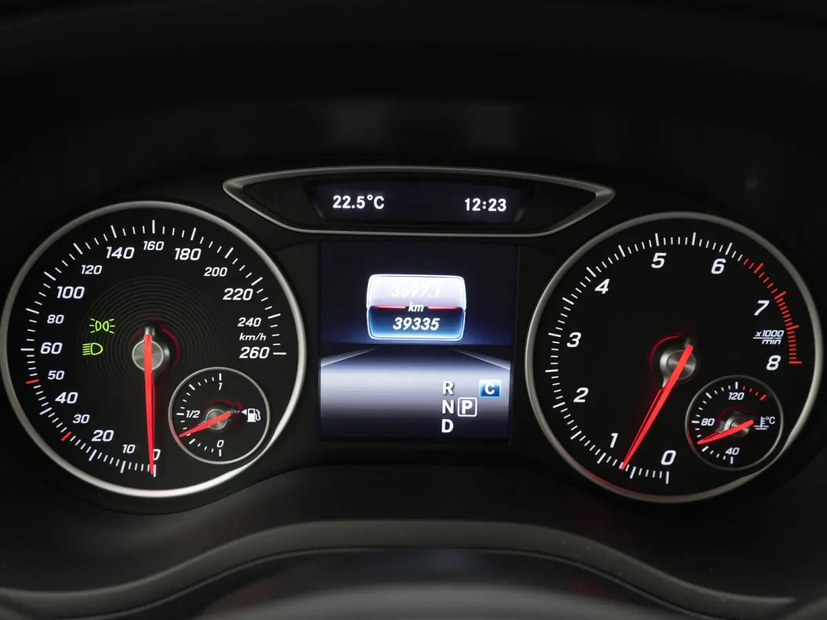 180 123pk Dealer O.H | Trekhaak | Camera | Cruise Control | Led Koplampen | Navigatie | Lederen Sportstoelen | 17"L.M |