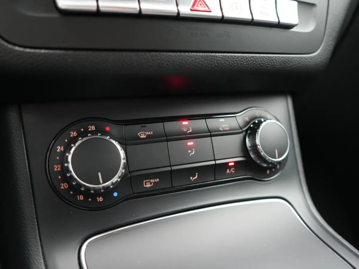 180 123pk Dealer O.H | Trekhaak | Camera | Cruise Control | Led Koplampen | Navigatie | Lederen Sportstoelen | 17"L.M |