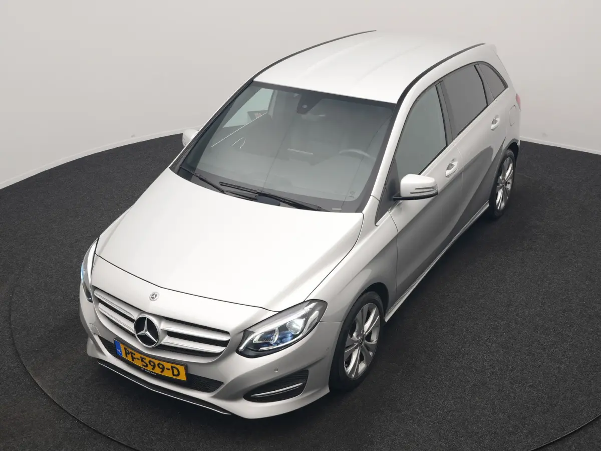 180 123pk Dealer O.H | Trekhaak | Camera | Cruise Control | Led Koplampen | Navigatie | Lederen Sportstoelen | 17"L.M |