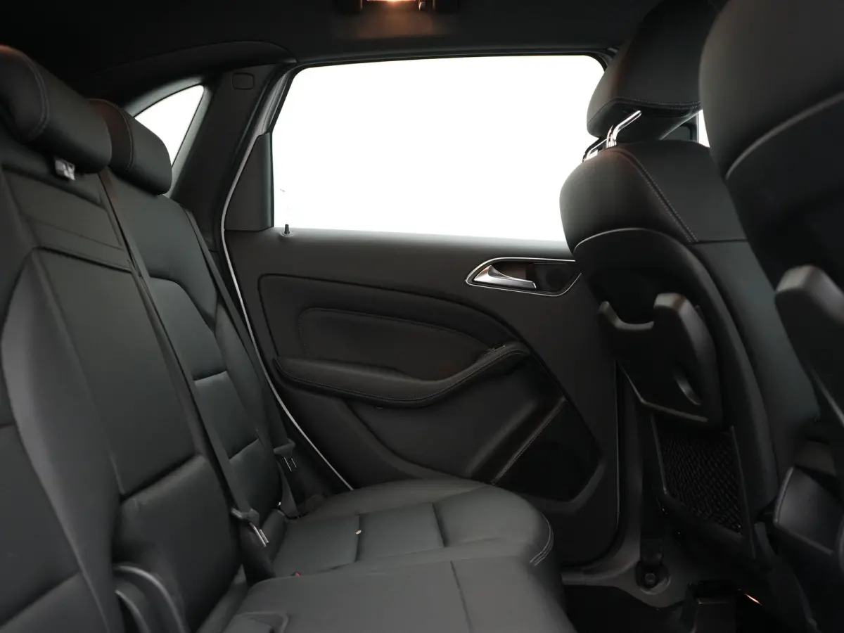 180 123pk Dealer O.H | Trekhaak | Camera | Cruise Control | Led Koplampen | Navigatie | Lederen Sportstoelen | 17"L.M |