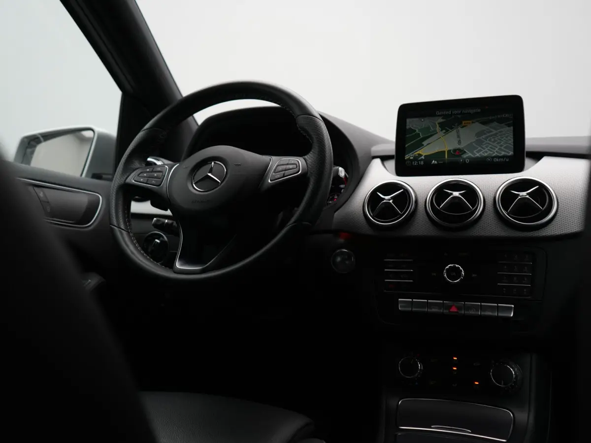 180 123pk Dealer O.H | Trekhaak | Camera | Cruise Control | Led Koplampen | Navigatie | Lederen Sportstoelen | 17"L.M |