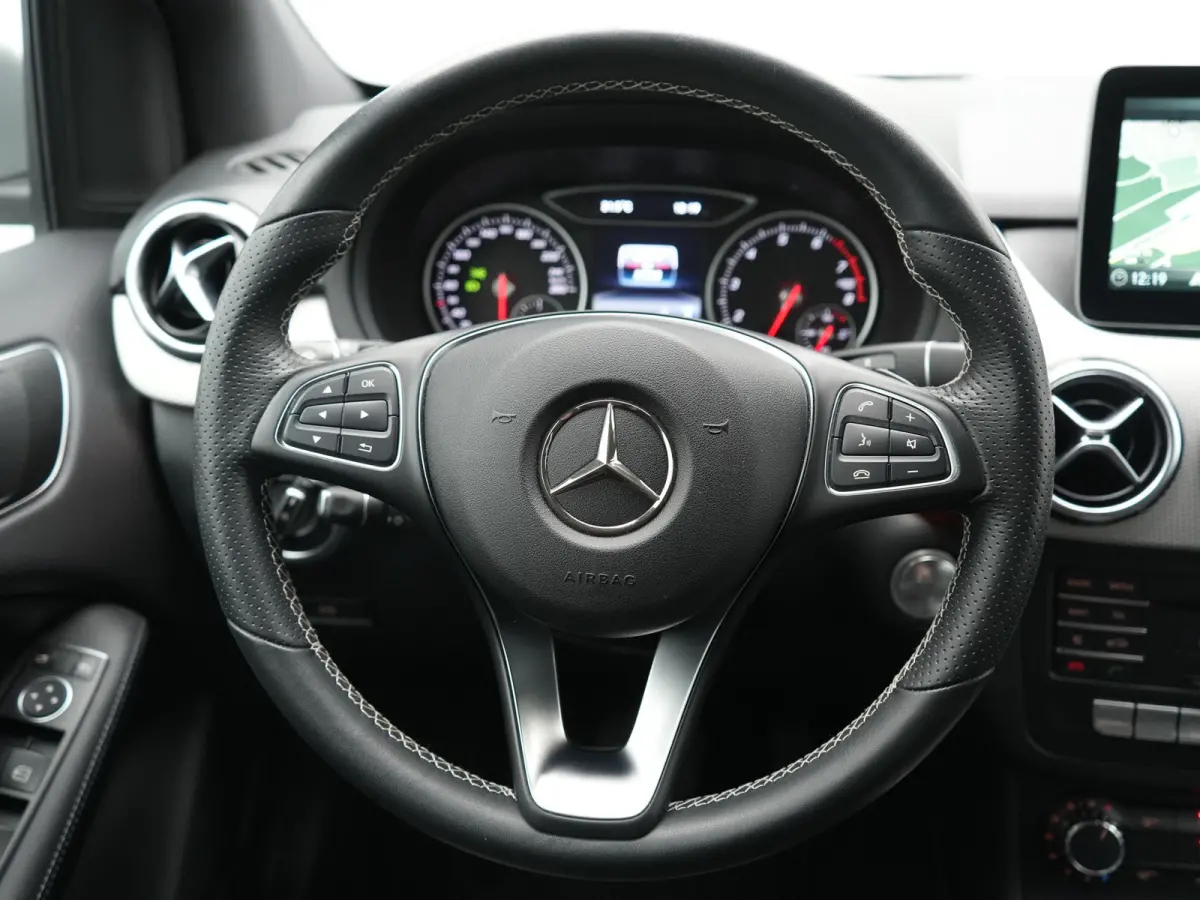 180 123pk Dealer O.H | Trekhaak | Camera | Cruise Control | Led Koplampen | Navigatie | Lederen Sportstoelen | 17"L.M |