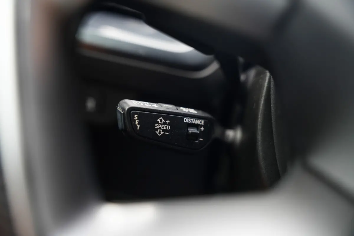 40 204 pk S edition 77 kWh /Pano-Dak/ BTW-Auto/ Keyless/ Adapt.Cruise/ SONOS/ Lane-Assist/ Carplay/ 20'' LMV