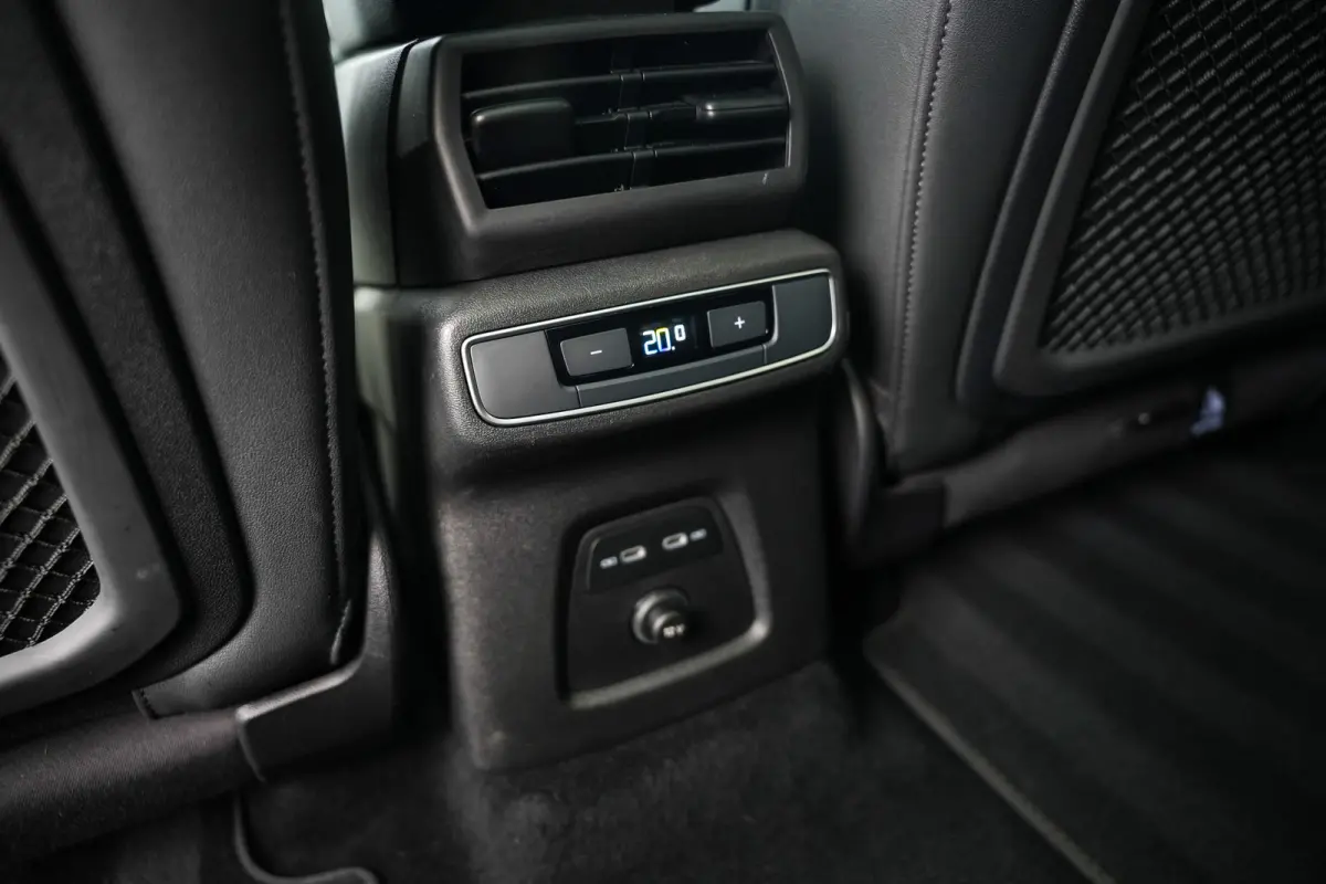 40 204 pk S edition 77 kWh /Pano-Dak/ BTW-Auto/ Keyless/ Adapt.Cruise/ SONOS/ Lane-Assist/ Carplay/ 20'' LMV