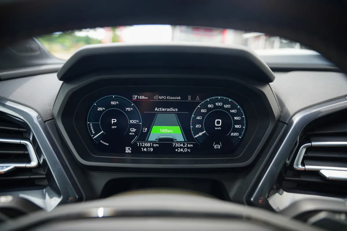 40 204 pk S edition 77 kWh /Pano-Dak/ BTW-Auto/ Keyless/ Adapt.Cruise/ SONOS/ Lane-Assist/ Carplay/ 20'' LMV