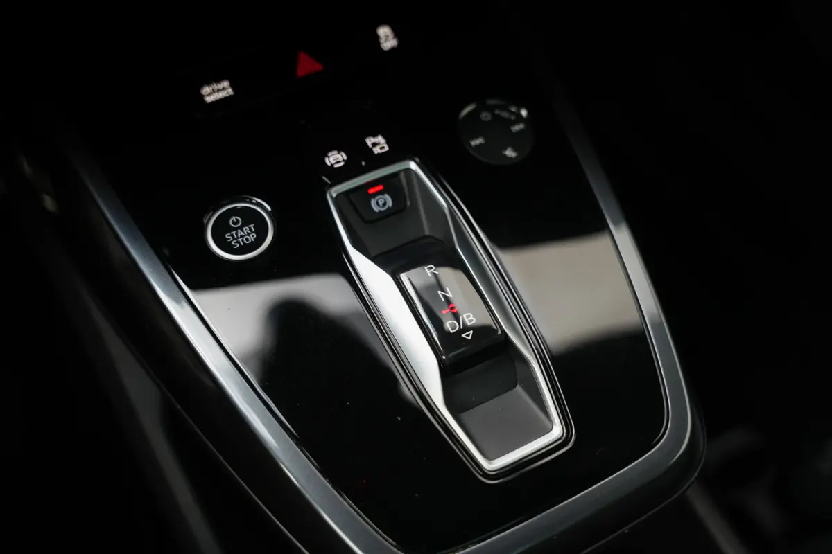 40 204 pk S edition 77 kWh /Pano-Dak/ BTW-Auto/ Keyless/ Adapt.Cruise/ SONOS/ Lane-Assist/ Carplay/ 20'' LMV