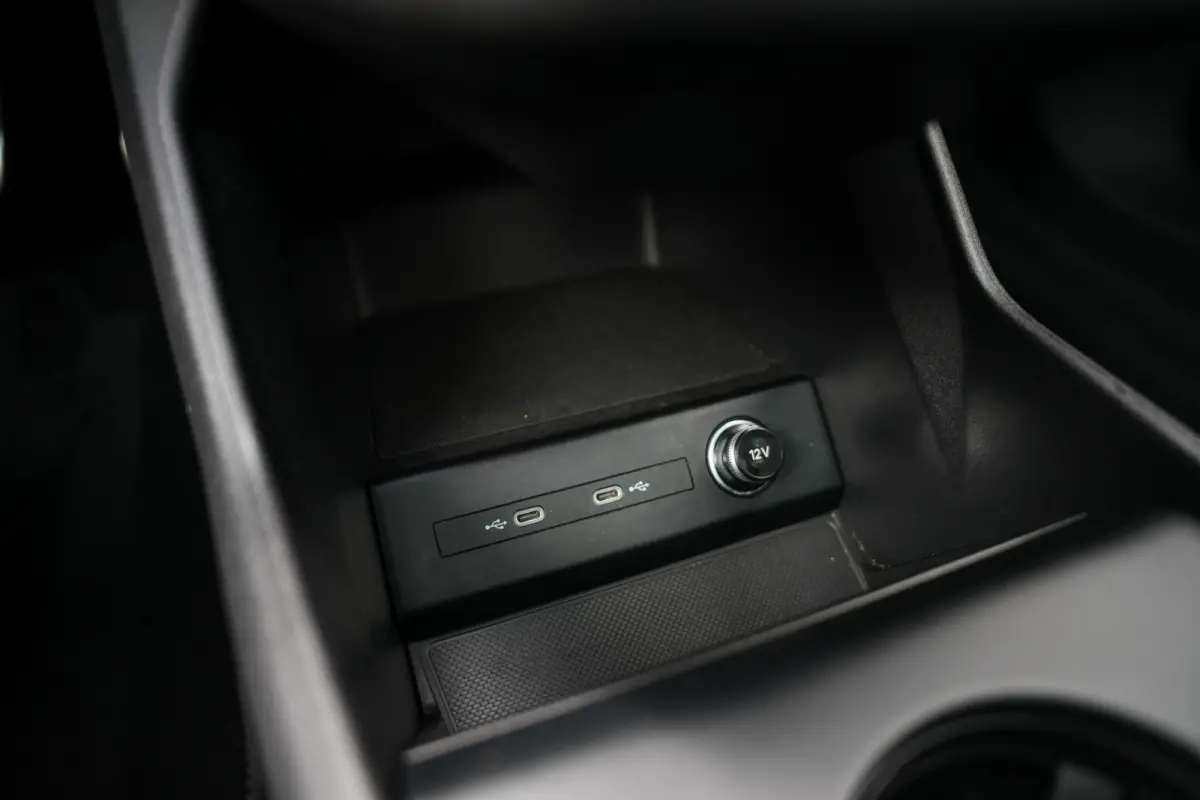 40 204 pk S edition 77 kWh /Pano-Dak/ BTW-Auto/ Keyless/ Adapt.Cruise/ SONOS/ Lane-Assist/ Carplay/ 20'' LMV