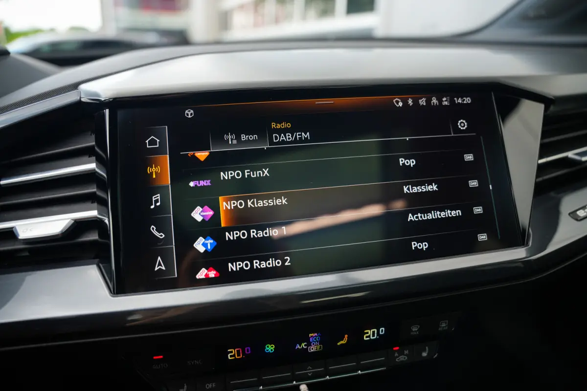 40 204 pk S edition 77 kWh /Pano-Dak/ BTW-Auto/ Keyless/ Adapt.Cruise/ SONOS/ Lane-Assist/ Carplay/ 20'' LMV
