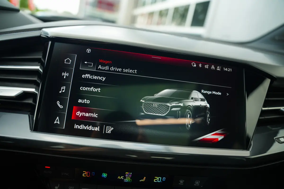40 204 pk S edition 77 kWh /Pano-Dak/ BTW-Auto/ Keyless/ Adapt.Cruise/ SONOS/ Lane-Assist/ Carplay/ 20'' LMV
