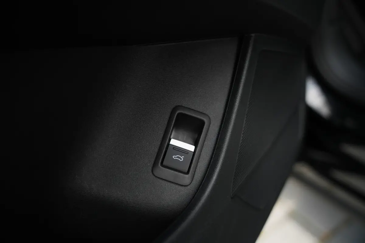 40 204 pk S edition 77 kWh /Pano-Dak/ BTW-Auto/ Keyless/ Adapt.Cruise/ SONOS/ Lane-Assist/ Carplay/ 20'' LMV