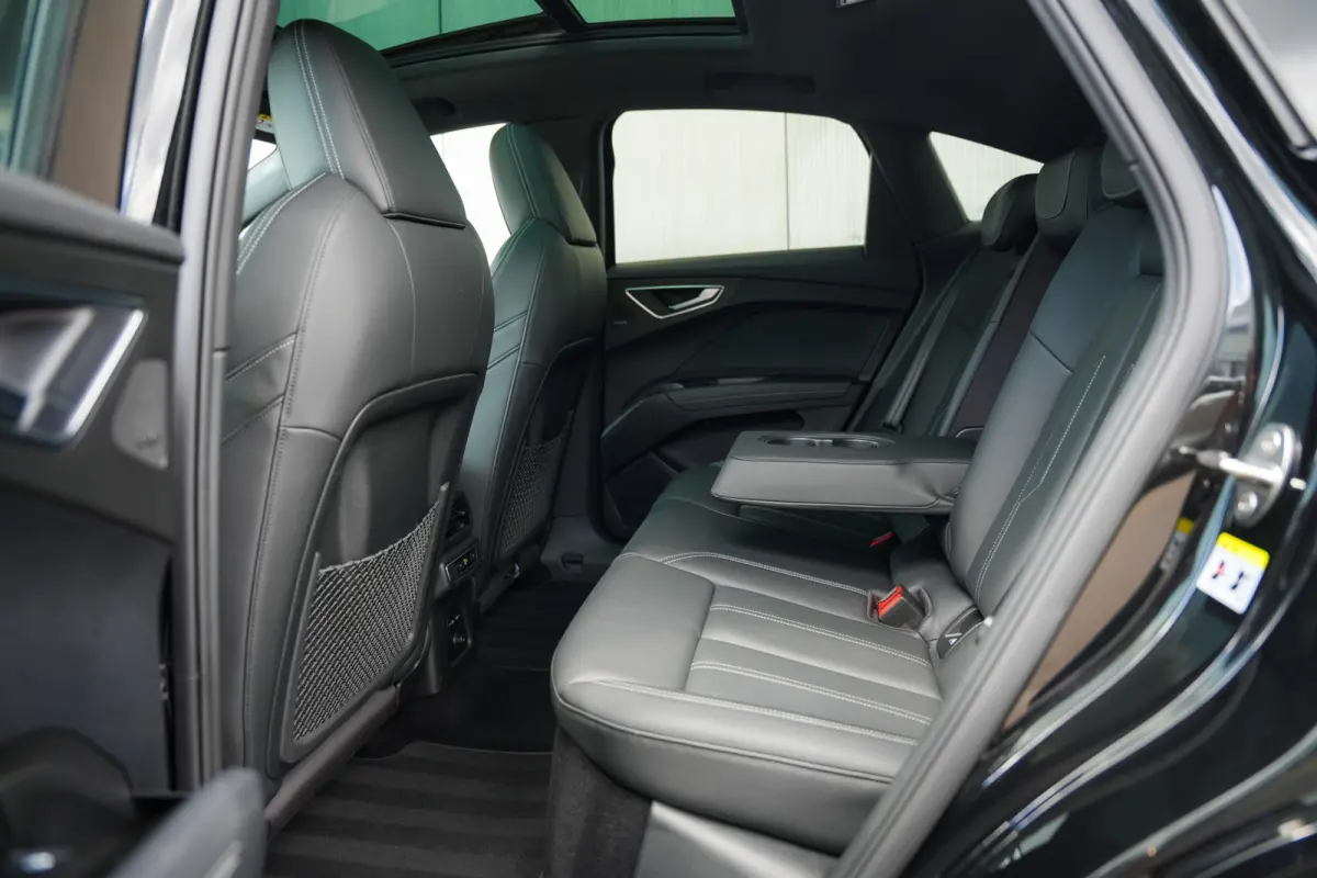 40 204 pk S edition 77 kWh /Pano-Dak/ BTW-Auto/ Keyless/ Adapt.Cruise/ SONOS/ Lane-Assist/ Carplay/ 20'' LMV
