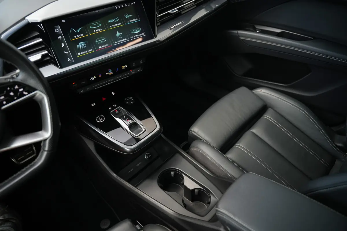 40 204 pk S edition 77 kWh /Pano-Dak/ BTW-Auto/ Keyless/ Adapt.Cruise/ SONOS/ Lane-Assist/ Carplay/ 20'' LMV