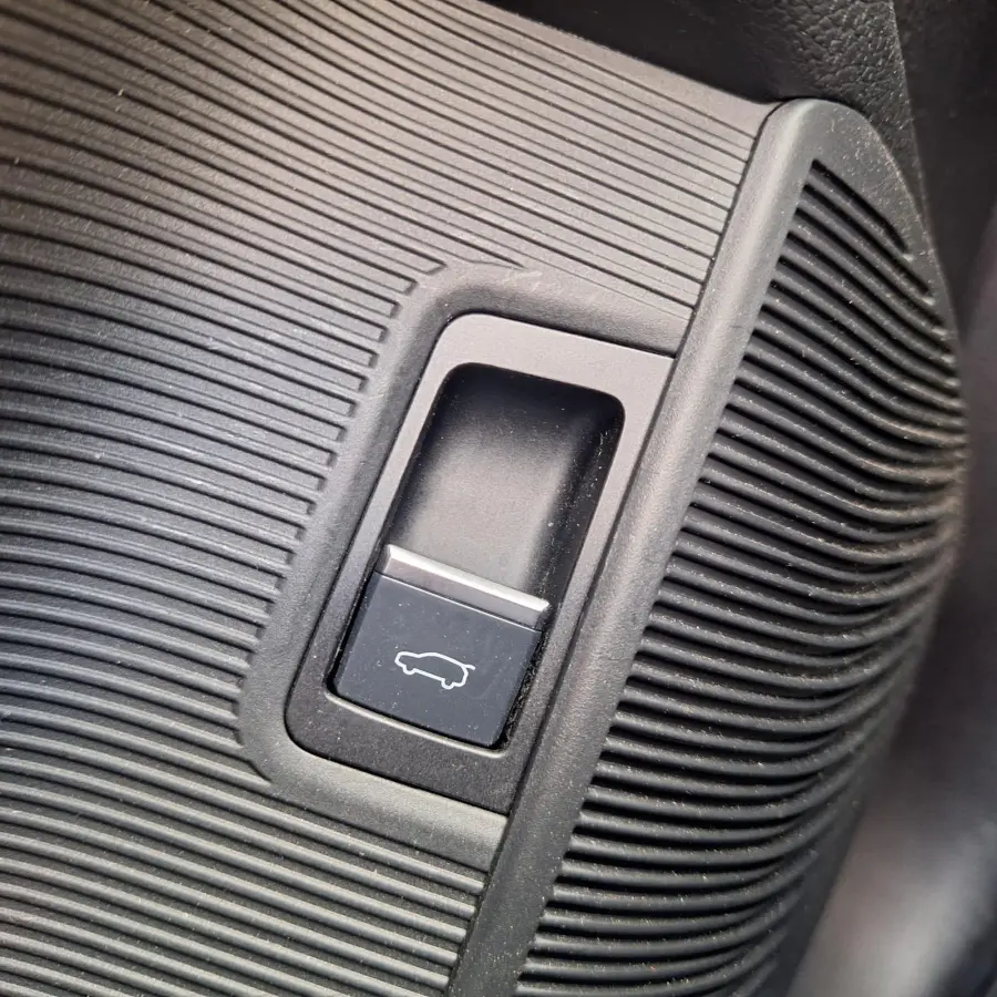 Comfort 71.8 kWh | 360" Camera | Adaptive Cruise | Pano | Afn. Trekhaak | Elekt. Bedienbare Achterklep | Stoelverwarming/Koeling |