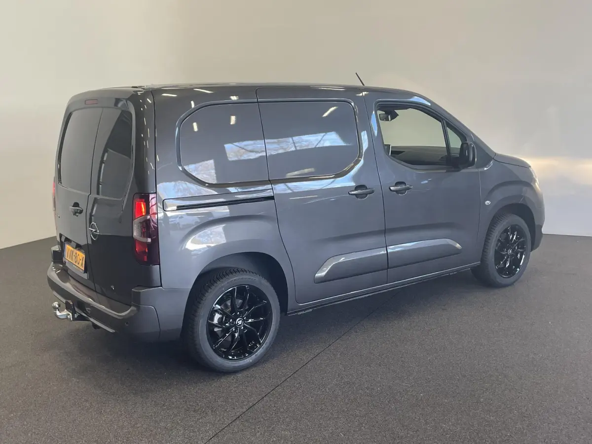 130pk L1H1 Automaat Sport-Edition Airco Navi Parkeersensoren Trekhaak Cruise control