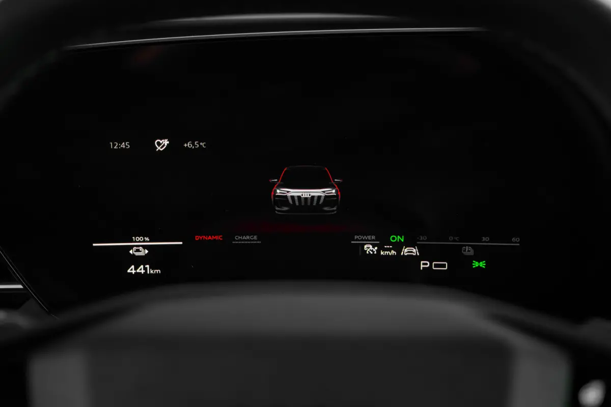 S edition performance 100 kWh 306PK | Panorama dak | Trekhaak | Elek. Stoel + geheugen | 360 camera | Leder/Dynamica bekleding
