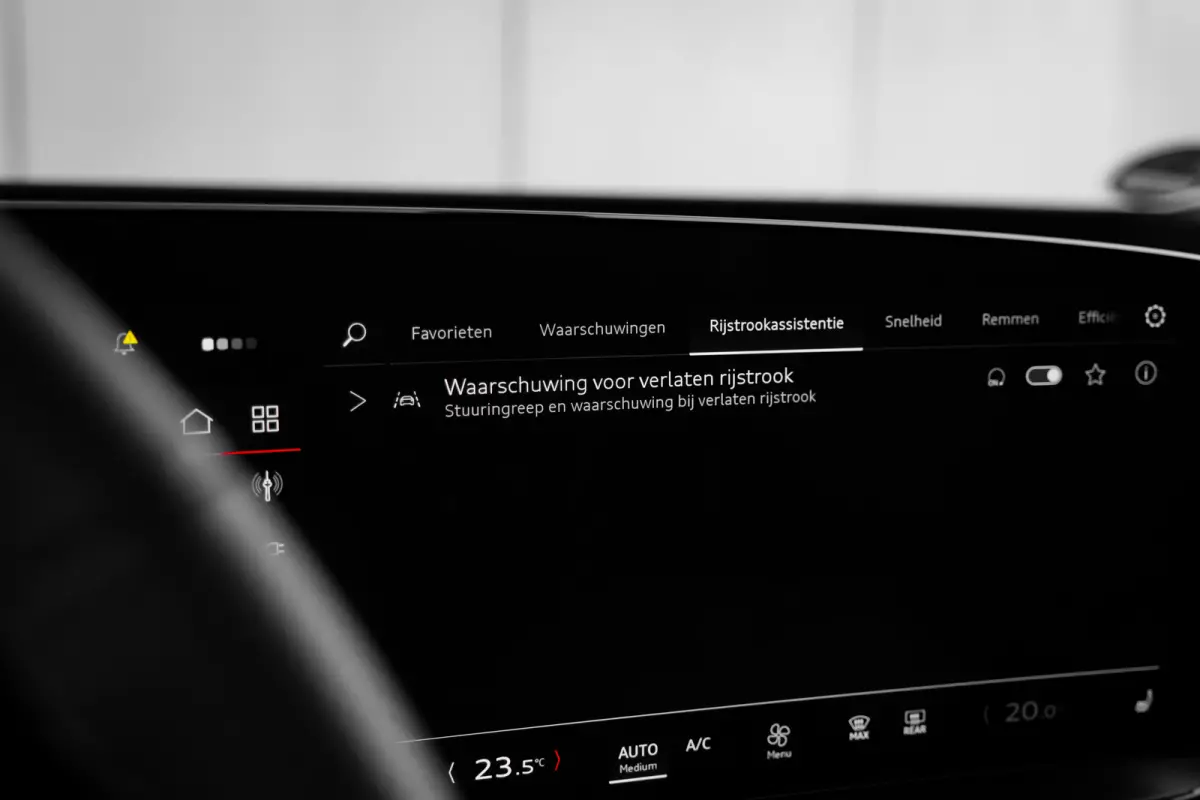 S edition performance 100 kWh 306PK | Panorama dak | Trekhaak | Elek. Stoel + geheugen | 360 camera | Leder/Dynamica bekleding