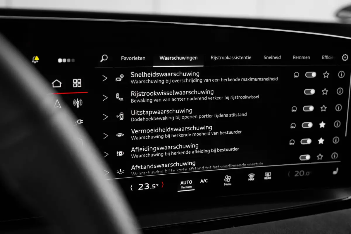 S edition performance 100 kWh 306PK | Panorama dak | Trekhaak | Elek. Stoel + geheugen | 360 camera | Leder/Dynamica bekleding