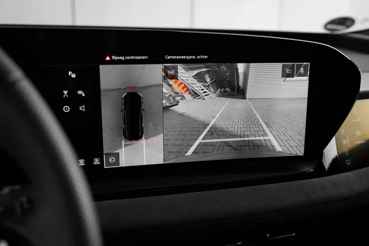 S edition performance 100 kWh 306PK | Panorama dak | Trekhaak | Elek. Stoel + geheugen | 360 camera | Leder/Dynamica bekleding