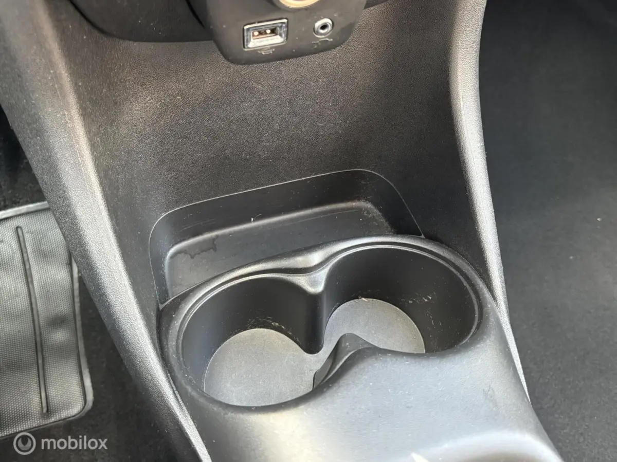1.0 e-VTi Active | Airco | Bluetooth | Privacy glas |