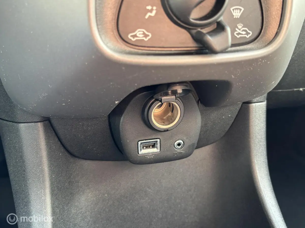 1.0 e-VTi Active | Airco | Bluetooth | Privacy glas |