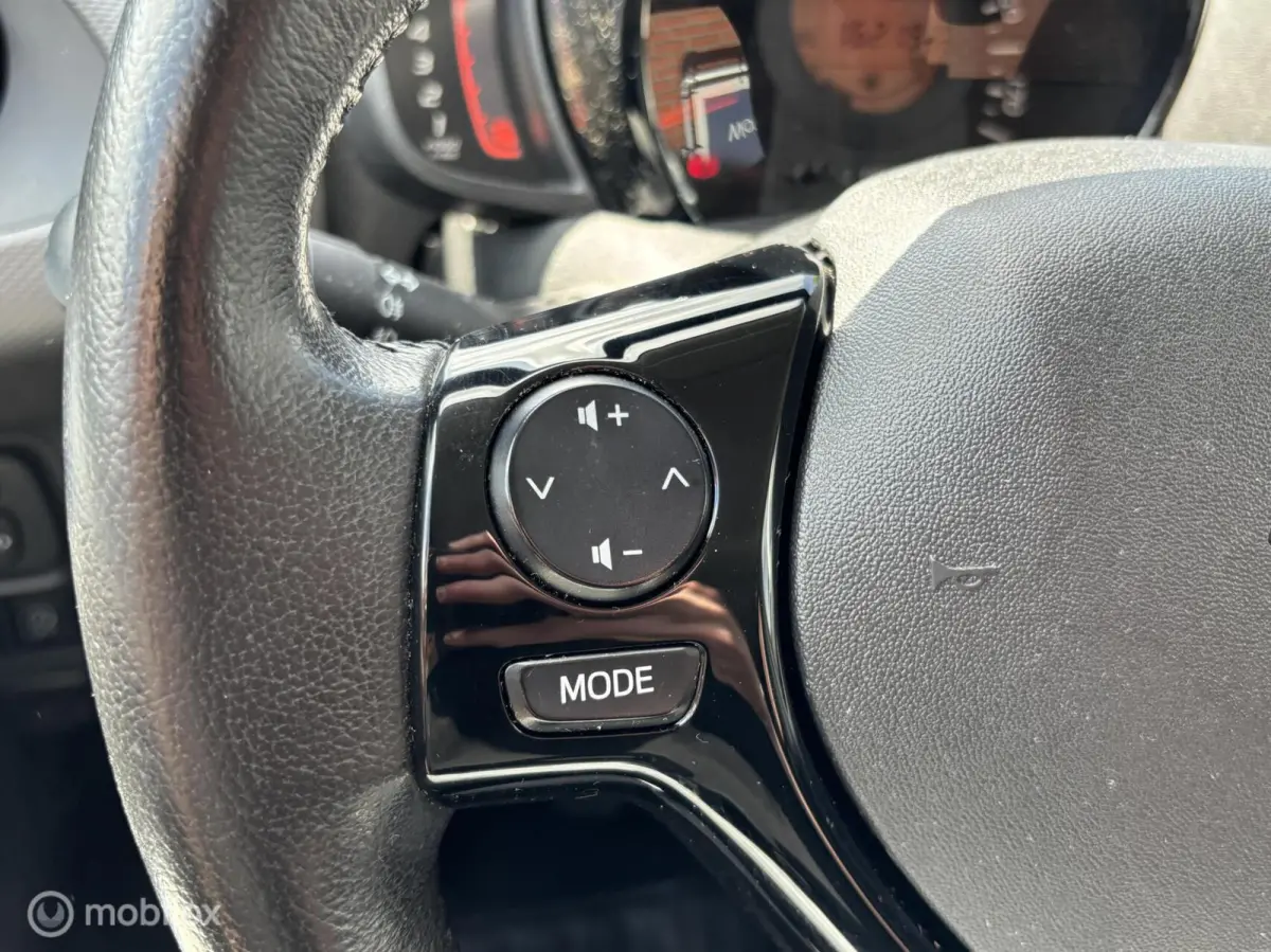 1.0 e-VTi Active | Airco | Bluetooth | Privacy glas |
